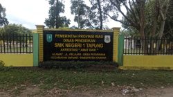 Kepala Sekolah SMK Negeri 1 Tapung Bungkam, Saat di Konfirmasi Wartawan Terkait seragam Sekolah