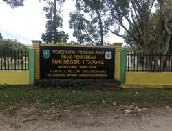 Kepala Sekolah SMK Negeri 1 Tapung Bungkam, Saat di Konfirmasi Wartawan Terkait seragam Sekolah